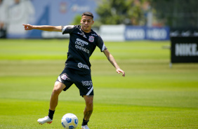 Gabriel Pereira durante atividades do Corinthians no CT Joaquim Grava