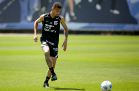 Joo Victor durante atividades do Corinthians no CT Joaquim Grava