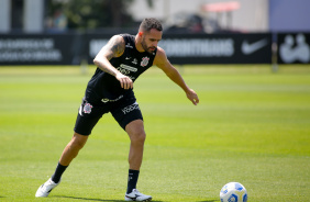 Renato Augusto durante atividades do Corinthians no CT Joaquim Grava