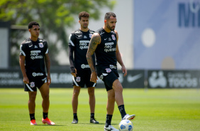 Renato Augusto durante atividades do Corinthians no CT Joaquim Grava