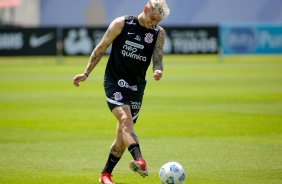 Róger Guedes durante atividades do Corinthians no CT Joaquim Grava