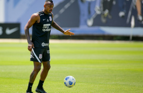 Zagueiro Raul Gustavo durante atividades do Corinthians no CT Joaquim Grava