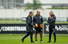 Sylvinho e sua comisso tcnica em treino no CT Joaquim Grava