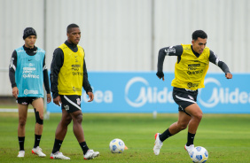 Adson, Xavier e Du Queiroz durante treino do Corinthians no CT Dr. Joaquim Grava