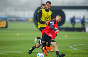 Belezi e Roni durante treino do Corinthians no CT Dr. Joaquim Grava