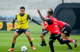 Du Queiroz durante treino do Corinthians no CT Dr. Joaquim Grava