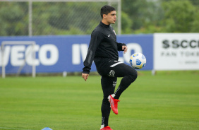 Fagner durante treino do Corinthians no CT Dr. Joaquim Grava