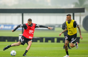 Joo Victor e Luan durante treino do Corinthians no CT Dr. Joaquim Grava