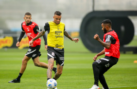 Luan durante treino do Corinthians no CT Dr. Joaquim Grava