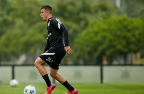 Lucas Piton durante treino do Corinthians no CT Dr. Joaquim Grava