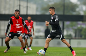 Lucas Piton durante treino do Corinthians no CT Dr. Joaquim Grava