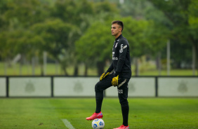 Matheus Donelli durante treino do Corinthians no CT Dr. Joaquim Grava