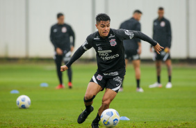 Roni durante treino do Corinthians no CT Dr. Joaquim Grava