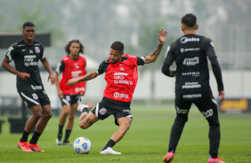 Vitinho durante treino do Corinthians no CT Dr. Joaquim Grava