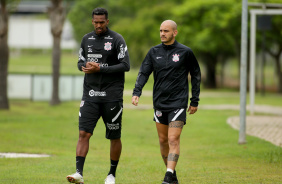 J e Fbio Santos durante mais um dia de atividades no CT do Corinthians