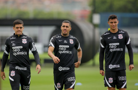 Fagner, Gabriel e Mantuan no treino do Corinthians, que acontece no CT Joaquim Grava