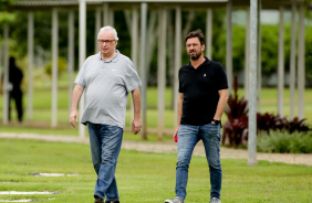 Roberto de Andrade e Duilio Monteiro durante treinamento do Corinthians no CT Joaquim Grava