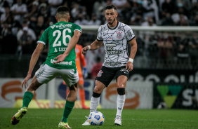 Giuliano na partida entre Corinthians e Chapecoense na Neo Qumica Arena, pelo Brasileiro