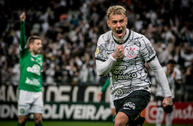 Rger Guedes totalmente eufrico com seu gol sobre a Chapecoense