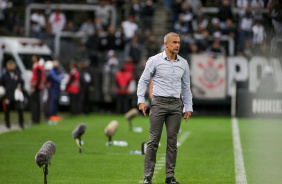 Sylvinho durante a partida entre Corinthians e Chapecoense, pelo Brasileiro