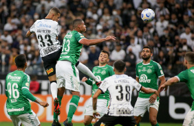 Zagueiro Joo Victor no jogo entre Corinthians e Chapecoense, pelo Brasileiro, na Neo Qumica Arena