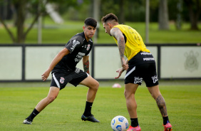 Araos e Mosquito durante o treino no CT do Corinthians