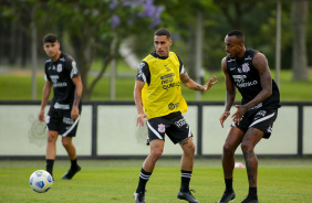 Gabriel e Raul Gustavo durante o treino no CT do Corinthians