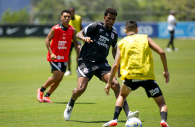 Zagueiro Gil finaliza preparao para duelo entre Corinthians e Fortaleza