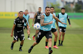 Gabriel e Renato Augusto no ltimo treino do Corinthians antes do jogo contra o Atltico-MG