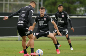 Lucas Piton e Adson no ltimo treino do Corinthians antes do jogo contra o Atltico-MG