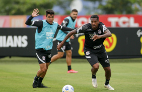 Roni e J no ltimo treino do Corinthians antes do jogo contra o Atltico-MG