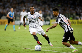 Atacante Jô no jogo entre Corinthians e Atlético-MG, pelo Brasileiro, no Mineirão