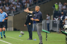 Técnico Sylvinho no jogo entre Corinthians e Atlético-MG, pelo Brasileiro, no Mineirão