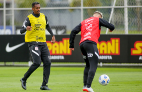 Centroavante Jô durante último treino do Corinthians antes do jogo contra o Cuiabá