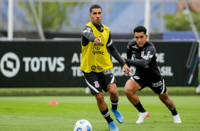 Gabriel e Du durante último treino do Corinthians antes do jogo contra o Cuiabá