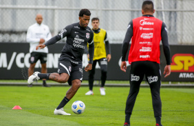 Gil durante último treino do Corinthians antes do jogo contra o Cuiabá