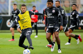 Joo Victor e Gil durante ltimo treino do Corinthians antes do jogo contra o Cuiab