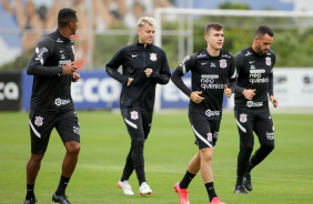 Jogadores durante ltimo treino do Corinthians antes do jogo contra o Cuiab