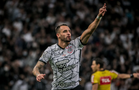 Renato Augusto comemora seu gol contra o Cuiab