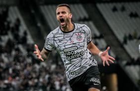 Renato Augusto comemora seu gol contra o Cuiab