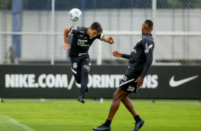 Roni e Raul durante último treino do Corinthians antes do jogo contra o Cuiabá