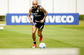 Fábio Santos retoma rotina de treinamentos no CT do Corinthians após vitória sobre o Cuiabá
