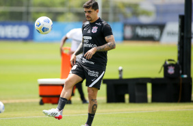 Fagner retoma rotina de treinamentos no CT do Corinthians aps vitria sobre o Cuiab