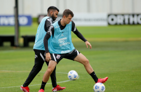 Marquinhos e Piton durante treinamento do Corinthians no CT Joaquim Grava
