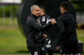 Sylvinho durante treinamento do Corinthians no CT Joaquim Grava