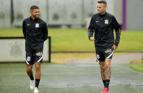 Vitinho e Luan durante treinamento do Corinthians no CT Joaquim Grava