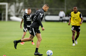 Joo Victor durante ltimo treino do Corinthians antes do jogo contra o Santos