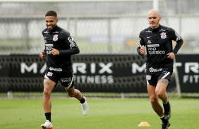 Vitinho e Fbio Santos durante ltimo treino do Corinthians antes do jogo contra o Santos