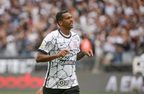J abriu o placar para o Corinthians no contra o Santos, pelo Campeonato Brasileiro