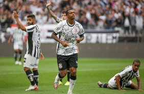 J marcou o primeiro gol do Corinthians contra o Santos, pelo Brasileiro, na Neo Qumica Arena